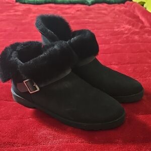 UGG Women's Romely Short Buckle Size 8
